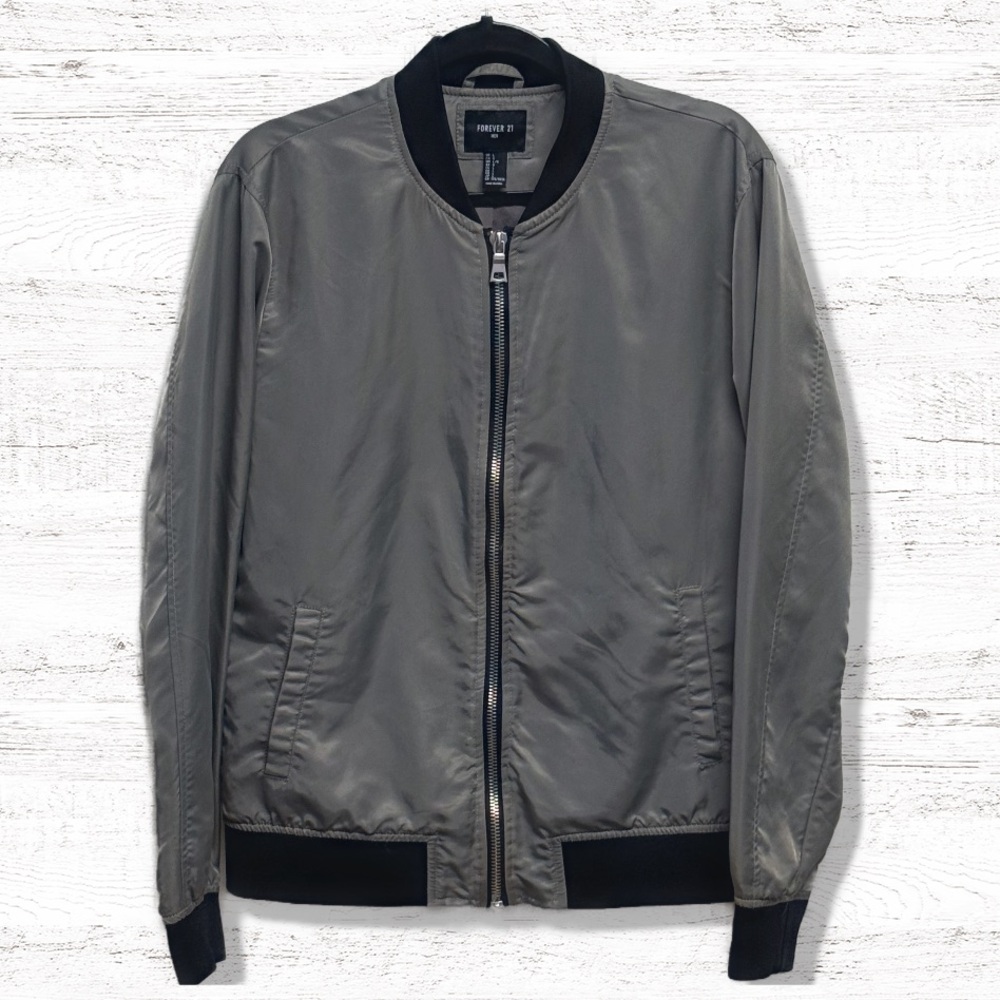 Forever 21 Men’s Slim Fit Silver Bomber Jacket Size Large